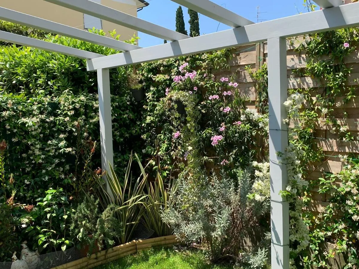 Caramella Guesthouse Viareggio Bed & Breakfast